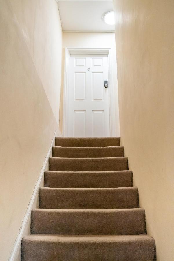 One Bedroom Flat In Bush Hill Park Энфилд Экстерьер фото