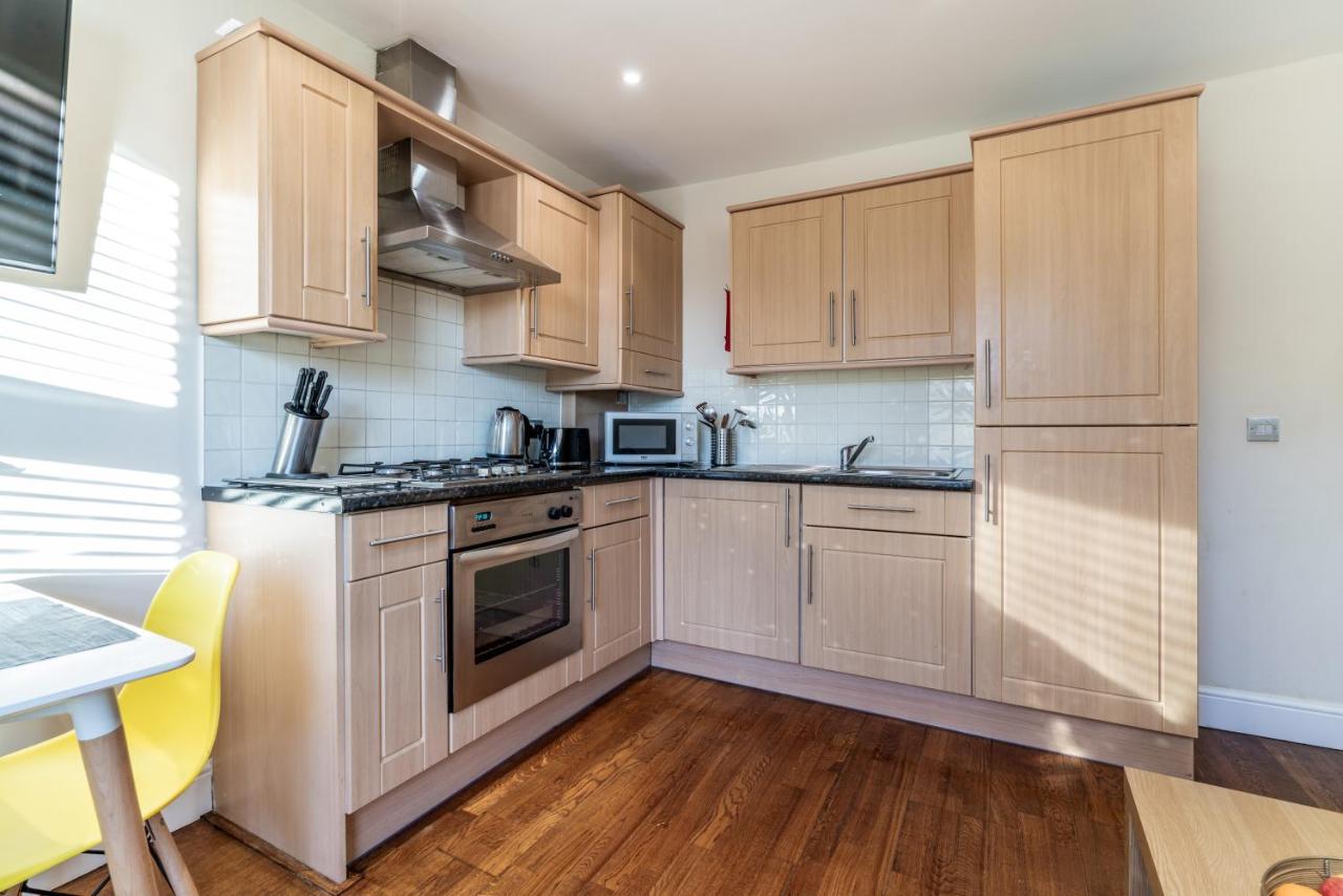 One Bedroom Flat In Bush Hill Park Энфилд Экстерьер фото