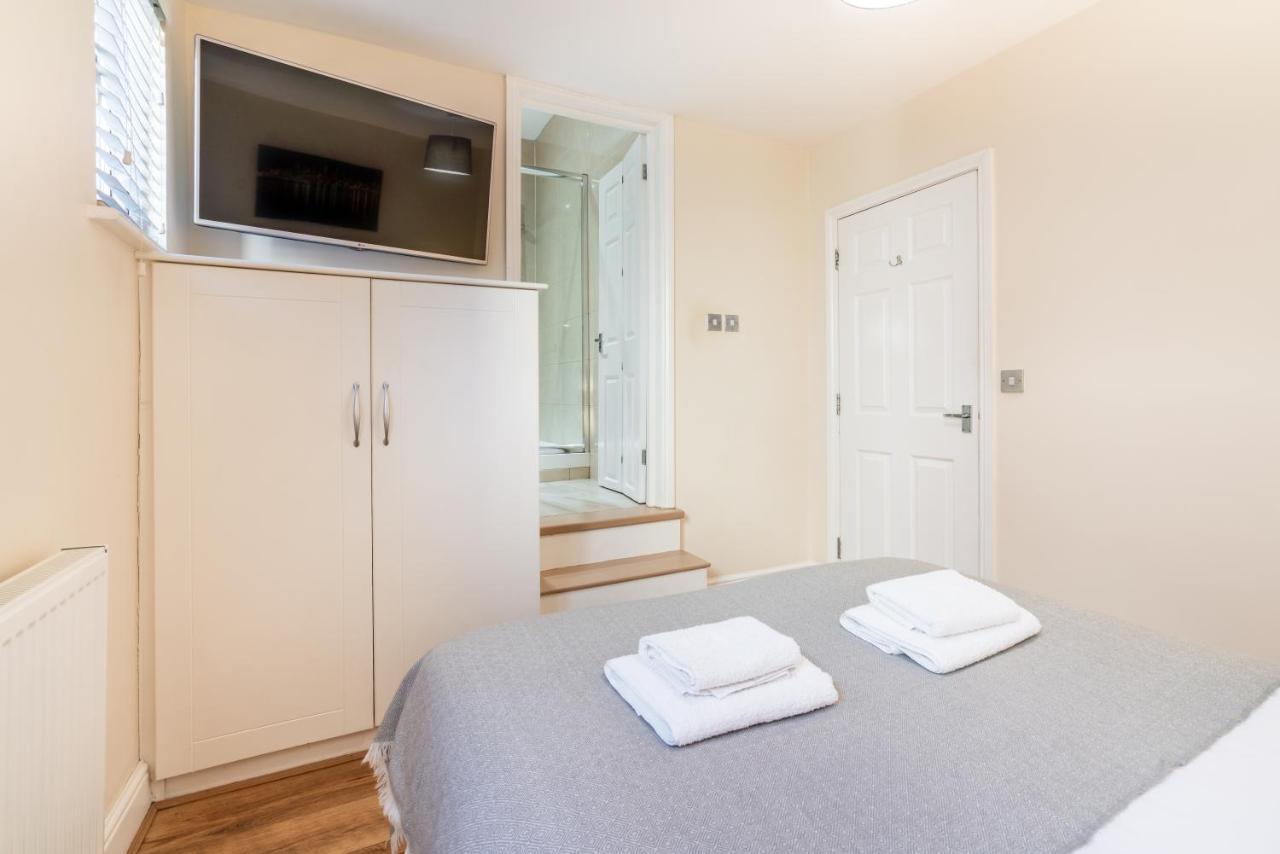 One Bedroom Flat In Bush Hill Park Энфилд Экстерьер фото