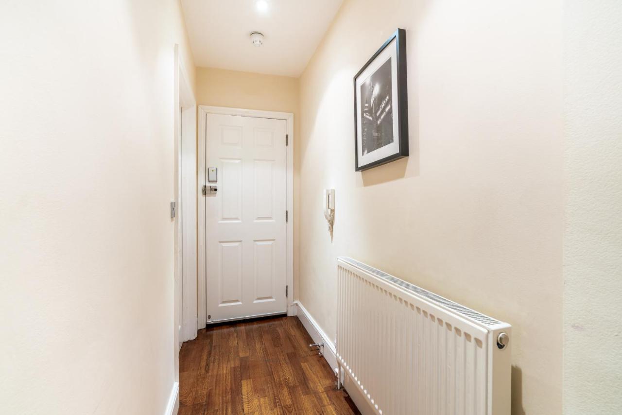 One Bedroom Flat In Bush Hill Park Энфилд Экстерьер фото